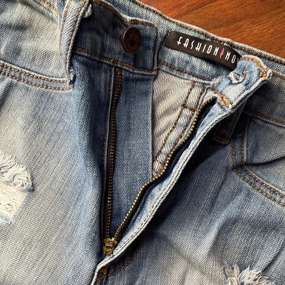 Distressed Jeans - Picture 5 of 8